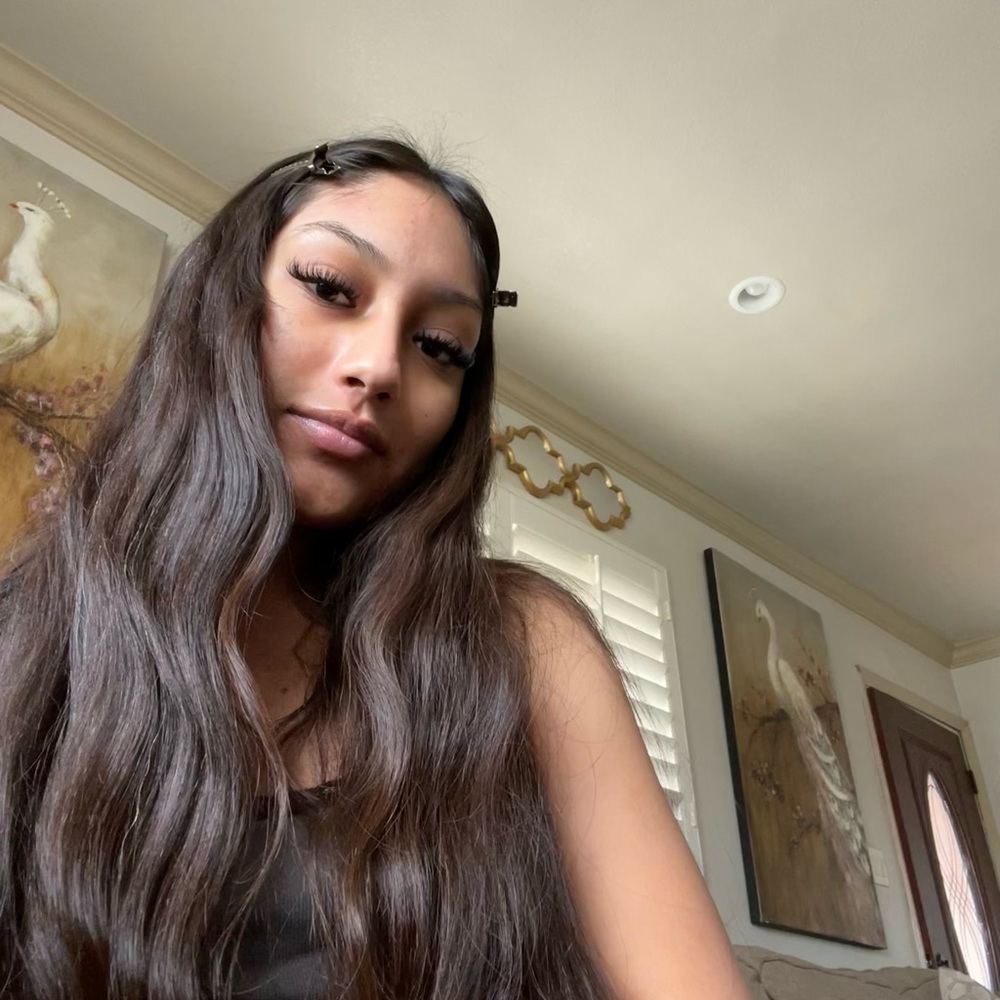 Meet your Posher, Adrianna